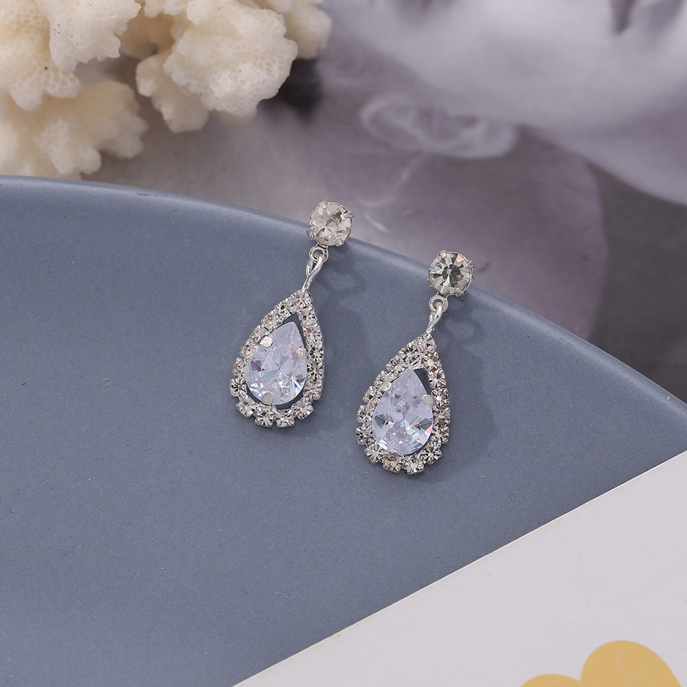 Elegant Drop-Shaped Diamond Earrings – Sparkle in Simplicity