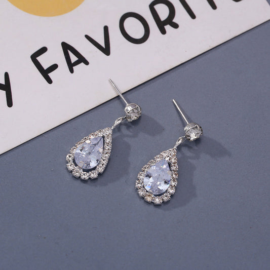 Elegant Drop-Shaped Diamond Earrings – Sparkle in Simplicity