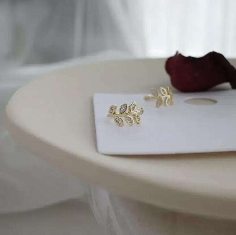 Trendy Leaf Ear Cuff for Women