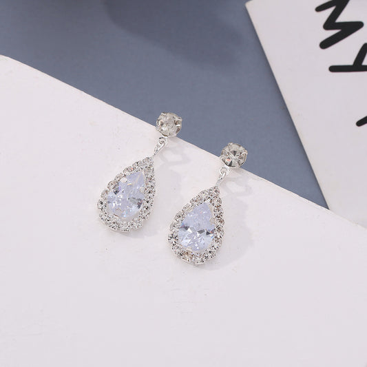 Elegant Drop-Shaped Diamond Earrings – Sparkle in Simplicity