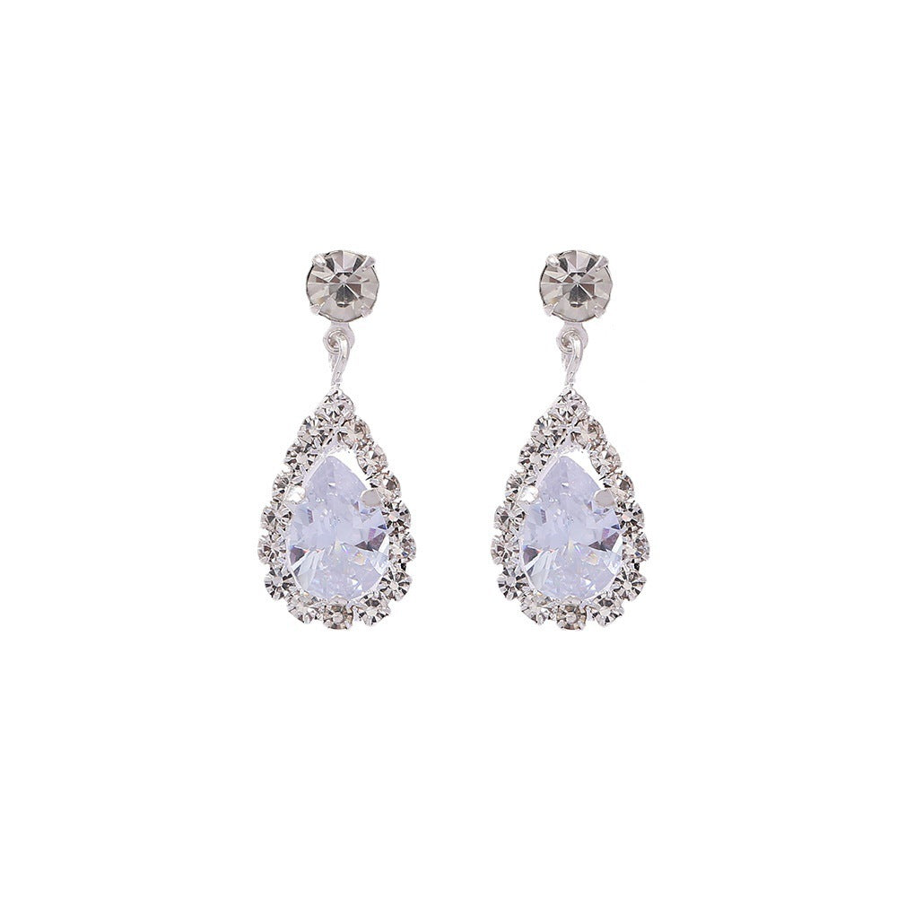 Elegant Drop-Shaped Diamond Earrings – Sparkle in Simplicity