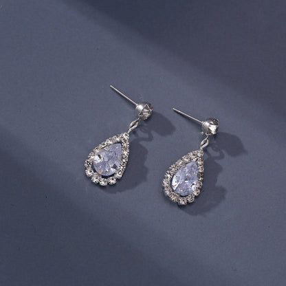 Elegant Drop-Shaped Diamond Earrings – Sparkle in Simplicity